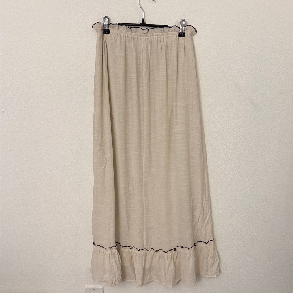 Elegant Cream Ruffle Set - Picture 4 of 7